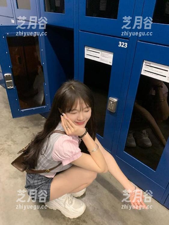 在线观赏Habin夏彬 (하빈)校服写真：记录校园生活的真挚情感与青春的色彩